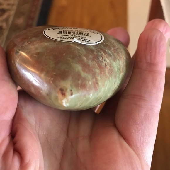 Soapstone heart shaped paperweight - Picture 6 of 12